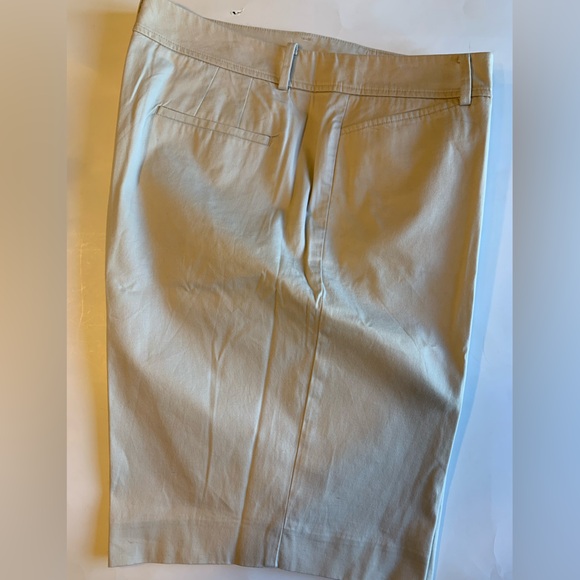 TALBOTS Khaki Perfect Shorts, women 16 - Picture 1 of 5